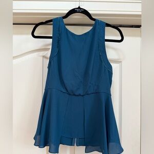 ELIZABETH AND JAMES | Sleeveless Peplum Zip Blouse